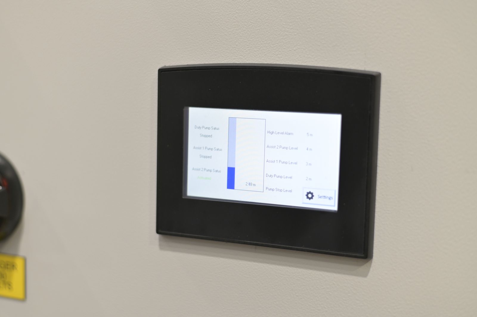 Basix View touchscreen showing the tank level